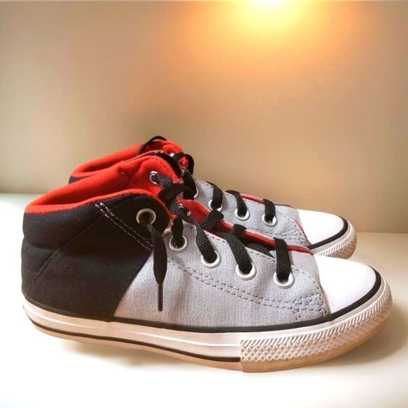 Converse Chuck Taylor All Star Axel Sneaker - Picture 1 of 8
